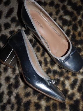 TOP Moda Metallic Silver Low Block Heel Pumps with Bow Accent